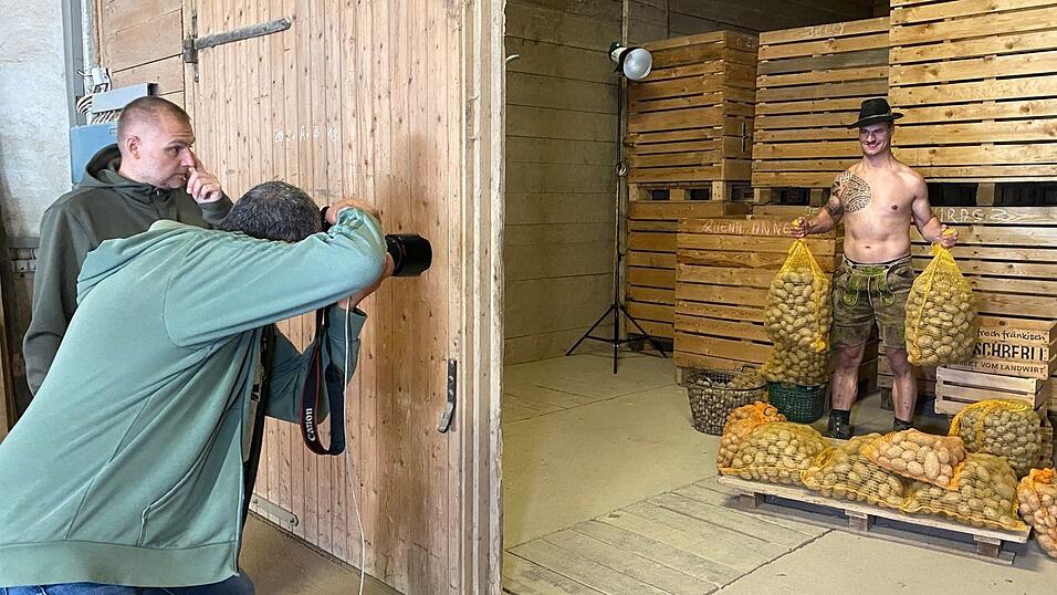 In Otzing fand am Donnerstag das Fotoshooting f&uuml;r den bayerischen Jungbauernkalender 2023 statt.
