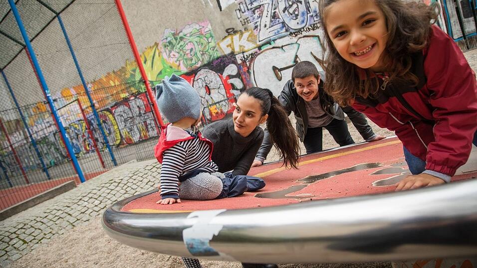 Ohne Ablenkung im hier und jetzt zu leben, tut auch Kindern gut. Eltern sollten Räume dafür schaffen.