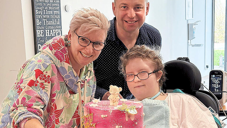 Ewa Zarutskaya feierte am 30. M&auml;rz ihren Geburtstag. Ihre Eltern bestellten eine gro&szlig;e Torte f&uuml;r sie.