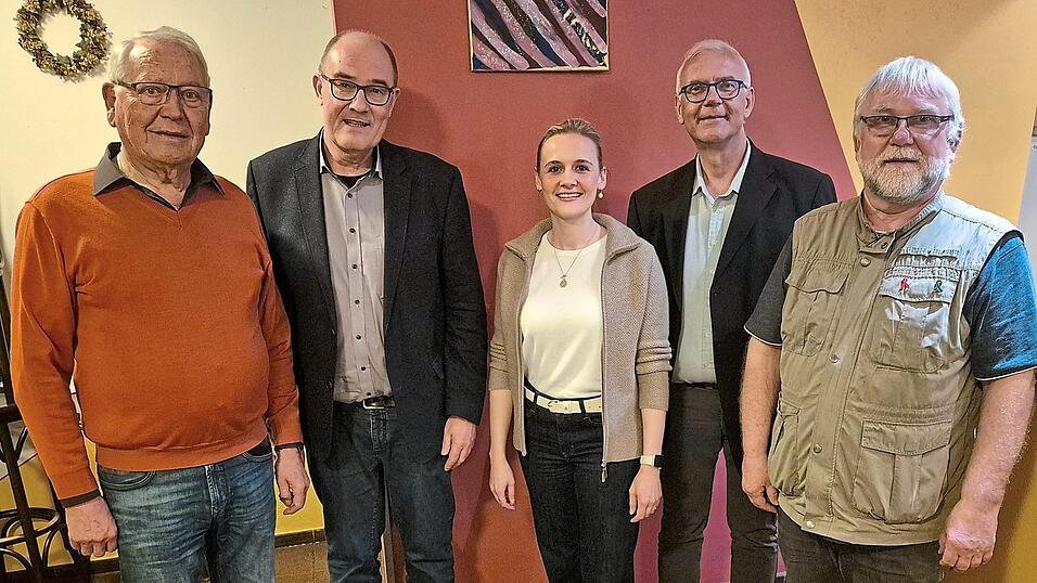 Dr. Marina Schwolow übernimmt von Dr. Matthias Dobmeier (Zweiter von rechts) den Vorsitz beim Chamer Bündnis gegen Depression. Dr. Marina Schwolow übernimmt von Dr. Matthias Dobmeier (Zweiter von rechts) den Vorsitz beim Chamer Bündnis gegen Depression.