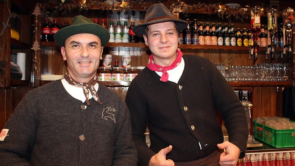 Der Christkindlmarkt und die Weihnachtspyramide geh&ouml;ren in der Adventszeit zu den beliebtesten Treffpunkten in Landshut.