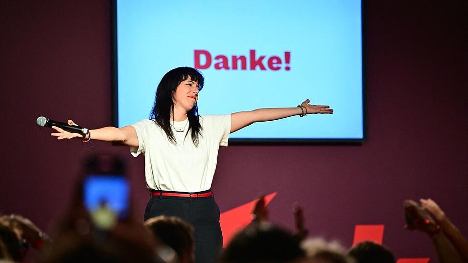 Die Linke triumphiert in Berlin. Die Linke triumphiert in Berlin.