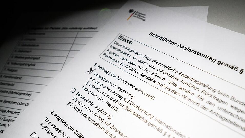 Einen Antrag auf Schutz können Flüchtlinge aus Syrien aktuell zwar stellen. Darüber entschieden wird vorerst jedoch nicht (Illustration). Einen Antrag auf Schutz können Flüchtlinge aus Syrien aktuell zwar stellen. Darüber entschieden wird vorerst jedoch nicht (Illustration).