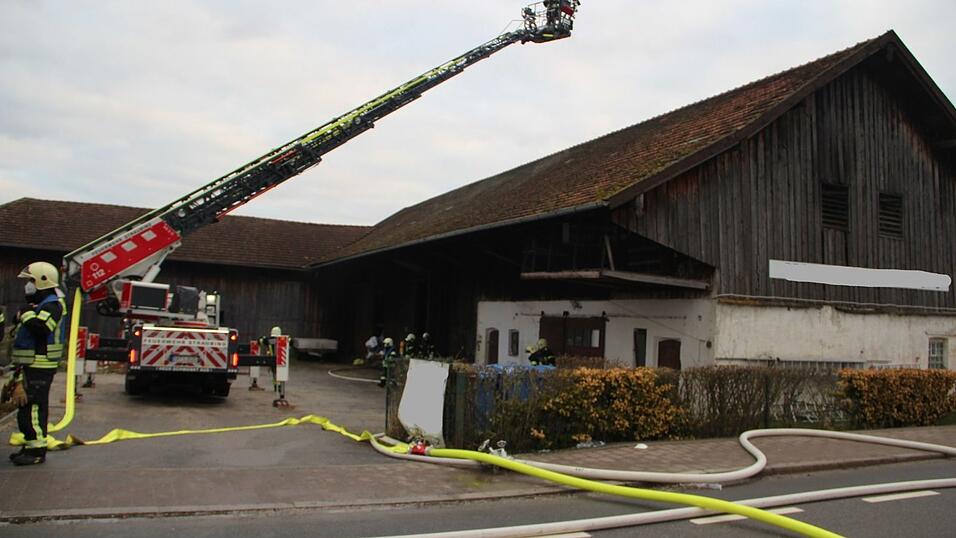 Ein Schneeräumgerät hat am Freitagnachmittag in einer Halle in Alburg gebrannt. Ein Schneeräumgerät hat am Freitagnachmittag in einer Halle in Alburg gebrannt.