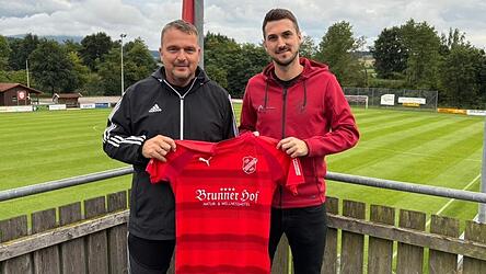 Erich Hartl (links) übernimmt die DJK Arnschwang als neuer Trainer, hier zusammen mit Vize-Abteilungsleiter Andreas Sturm.