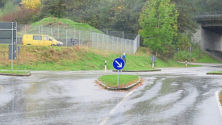 An dieser Kreuzung bei Rattiszell wird demnächst ein Kreisverkehr gebaut.