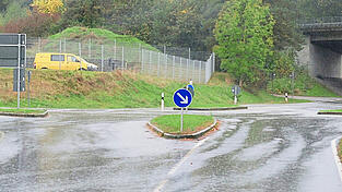 An dieser Kreuzung bei Rattiszell wird demnächst ein Kreisverkehr gebaut. An dieser Kreuzung bei Rattiszell wird demnächst ein Kreisverkehr gebaut.