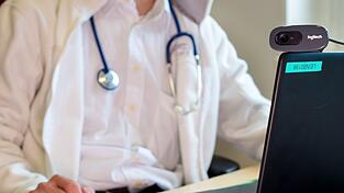 Per Gesetz ist Werbung f&uuml;r Fernbehandlungen grunds&auml;tzlich verboten. (Symbolbild)