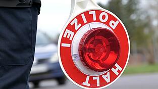 Der Alkoholwert bei der Frau lag nach Polizeiangaben im Bereich der absoluten Fahrunt&uuml;chtigkeit. (Symbolbild)