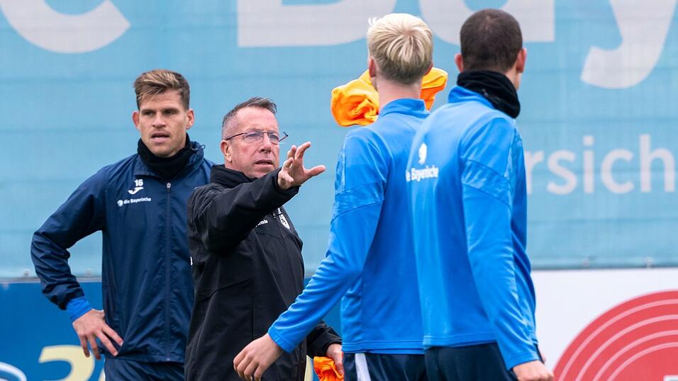 1860-Trainer Markus Kauczinski muss gegen Cottbus auf Abwehrchef Raphael Schifferl verzichten. (Archivfoto) 1860-Trainer Markus Kauczinski muss gegen Cottbus auf Abwehrchef Raphael Schifferl verzichten. (Archivfoto)