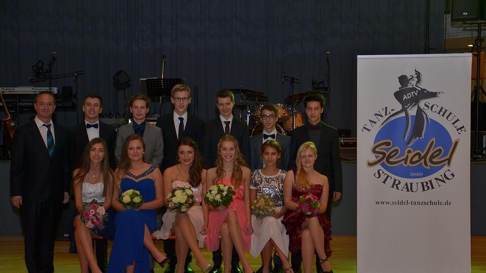 Die Bilder vom Abschlussball der Tanzschule Seidel in der Fraunhofer-Halle am 28. November. Die Bilder vom Abschlussball der Tanzschule Seidel in der Fraunhofer-Halle am 28. November.