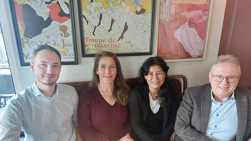 Die Verantwortlichen bei den Deggendofer Rotariern: (v. l.) Marius Bergmann (Rotaract), Brigitte Wallstabe-Watermann, Ute Hielscher und Hermann Peter (Vorsitzender Hilfswerk).