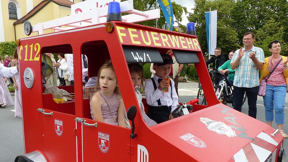 Feuerrotes Einsatzfahrzeug f&uuml;r die J&uuml;ngsten.