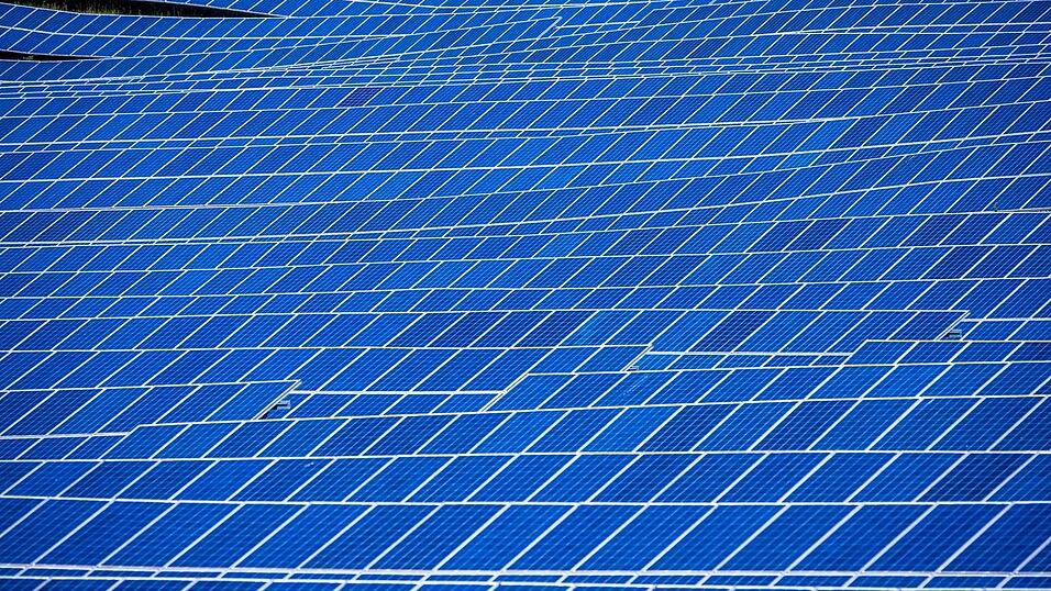 Der Ember-Analyse zufolge kommt in der EU immer mehr Strom aus erneuerbaren Energien. Der Ember-Analyse zufolge kommt in der EU immer mehr Strom aus erneuerbaren Energien.