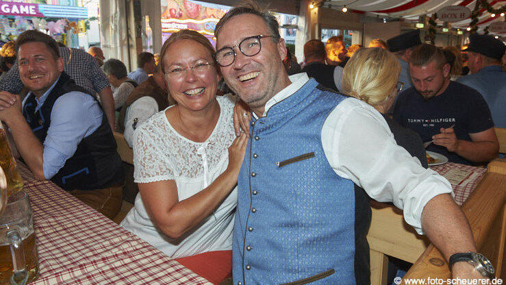 Die Partybilder vom Freitag, 9. August 2024, aus dem Festzelt Lechner. Die Partybilder vom Freitag, 9. August 2024, aus dem Festzelt Lechner.