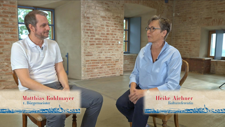 Im Film kommen auch immer wieder Menschen zu Wort, die das Festwochenende mitgestaltet haben. Allen voran: Bürgermeister Matthias Kohlmayer und Kulturreferentin Heike Aichner. Im Film kommen auch immer wieder Menschen zu Wort, die das Festwochenende mitgestaltet haben. Allen voran: Bürgermeister Matthias Kohlmayer und Kulturreferentin Heike Aichner.
