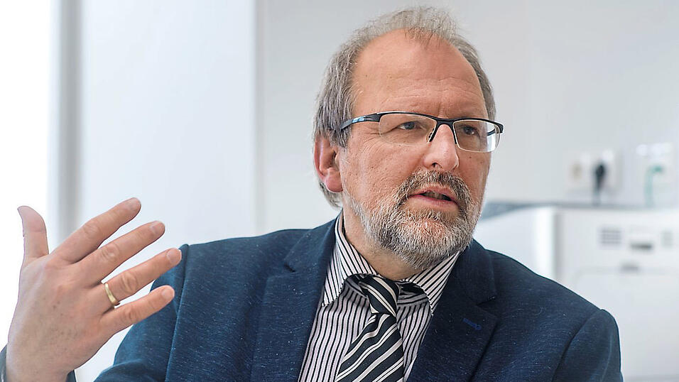 Lehrerverbandspräsident Heinz-Peter Meidinger möchte die Skikurse nicht komplett ersetzt sehen. (Archivbild) Lehrerverbandspräsident Heinz-Peter Meidinger möchte die Skikurse nicht komplett ersetzt sehen. (Archivbild)