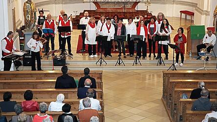 „Call it out“ feierte in der Schierlinger Pfarrkirche mit einem Jubiläumskonzert sein „15-Jähriges“.