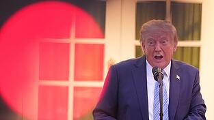 Trump geht gegen Medien vor.