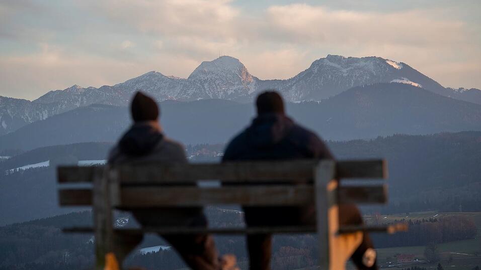 Rund 90 Prozent der Menschen in Bayern leben laut einer Umfrage gerne im Freistaat und fühlen sich hier zu Hause. (Archivbild)