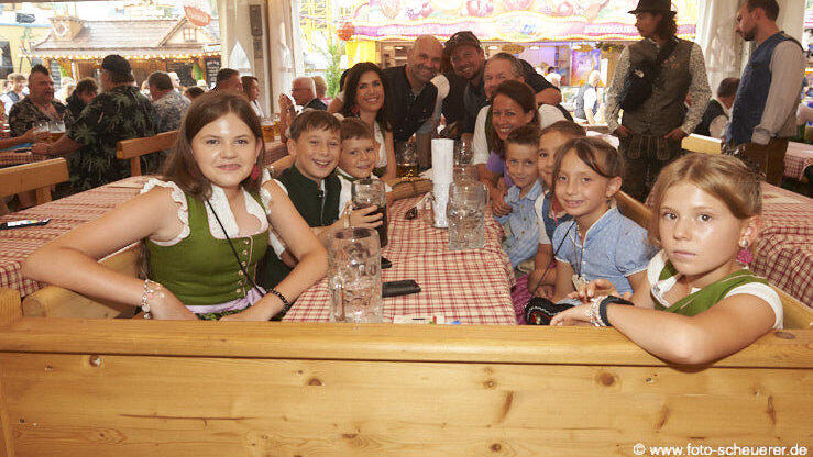 Die Partybilder vom Samstag, 16. August, aus dem Festzelt Lechner. Die Partybilder vom Samstag, 16. August, aus dem Festzelt Lechner.