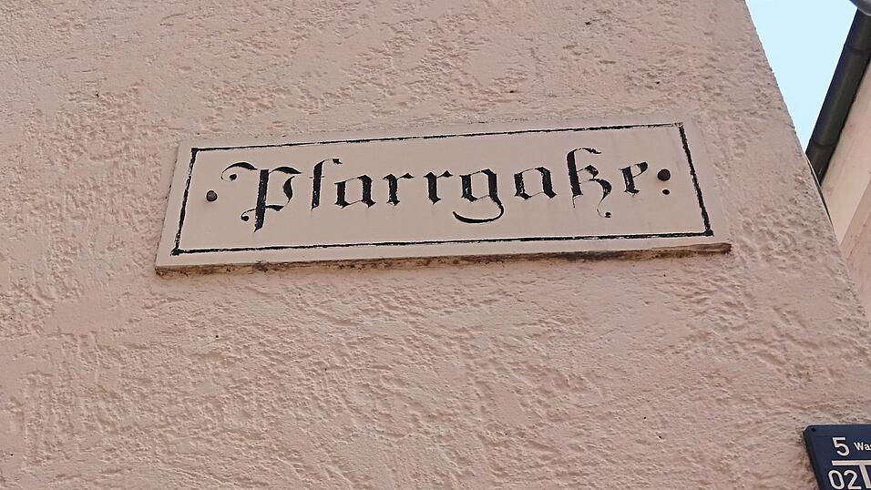 Das einzige Überbleibsel zur Ortsbezeichnung Pfarrgasse. Das einzige Überbleibsel zur Ortsbezeichnung Pfarrgasse.