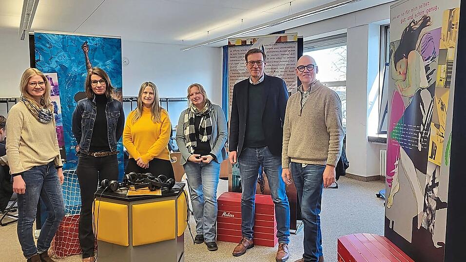 Die Organisatoren: (v.l.) Katrin Schrott (Klassenleitung), Edith Weinberger und Anna Wagner (Suchtpr&auml;ventionsteam der Kastulus-Realschule), Sabrina Brandt (Jugendsozialarbeiterin der Kastulus-Realschule), Wolfgang Korn (Schuleiter der Kastulus-Realschule) und Detlef R&uuml;sch (Jugendsozialarbeiter der Georg-Hummel-Mittelschule).