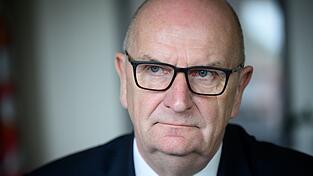Brandenburgs Regierungschef Dietmar Woidke (SPD) äußerte sich zur Debatte über die SPD-Verfassungsrichterkandidatin Frauke Brosius-Gersdorf. (Archivbild)