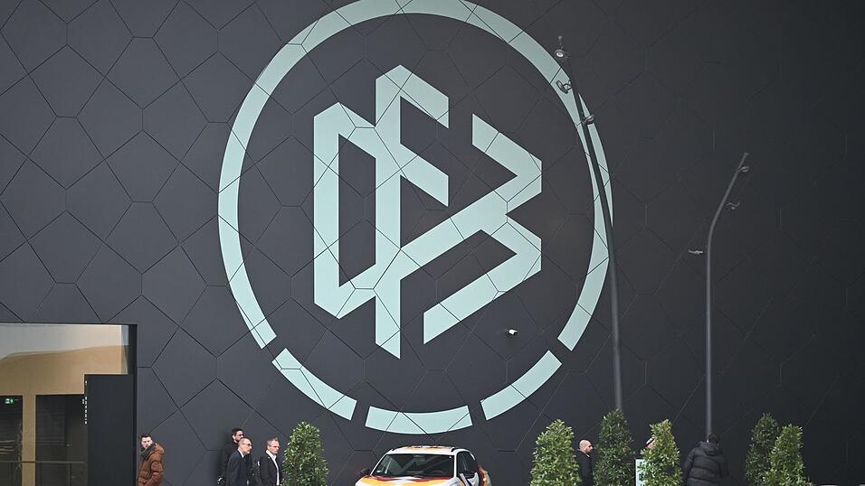 Der DFB ist bei der Gründung eines Ligaverbandes womöglich außen vor. (Archivbild) Der DFB ist bei der Gründung eines Ligaverbandes womöglich außen vor. (Archivbild)