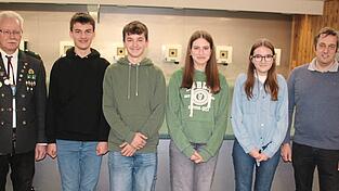 Die neugewählten Jugendsprecher der Edelweißschützen. Die neugewählten Jugendsprecher der Edelweißschützen.