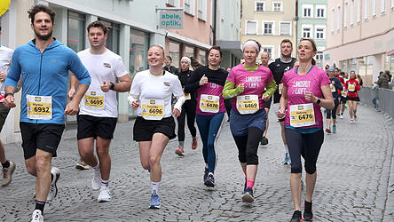 Die Veranstaltung war dieses Jahr so schnell ausgebucht wie noch nie. 4.200 L&auml;ufer hatten sich angemeldet. Die Veranstalter &uuml;berlegen, ob es n&auml;chstes Jahr mehr Startpl&auml;tze geben wird.