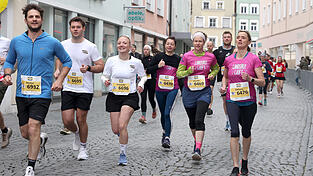 Die Veranstaltung war dieses Jahr so schnell ausgebucht wie noch nie. 4.200 L&auml;ufer hatten sich angemeldet. Die Veranstalter &uuml;berlegen, ob es n&auml;chstes Jahr mehr Startpl&auml;tze geben wird.