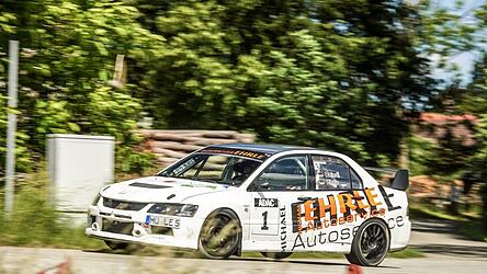 Vom Start weg setzten Rudi Reindl mit Beifahrer Michael Ehrle im Mitsubishi Lancer Evo 8 das sportliche Ausrufezeichen des Tages.