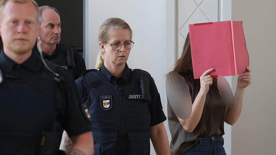 Die Angeklagte schweigt bislang zu den Vorw&uuml;rfen.