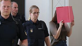 Die Angeklagte schweigt bislang zu den Vorw&uuml;rfen.