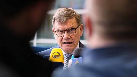 Der deutsche Au&szlig;enminister Johann Wadephul (CDU) beim Treffen der EU-Au&szlig;enminister in Luxemburg.