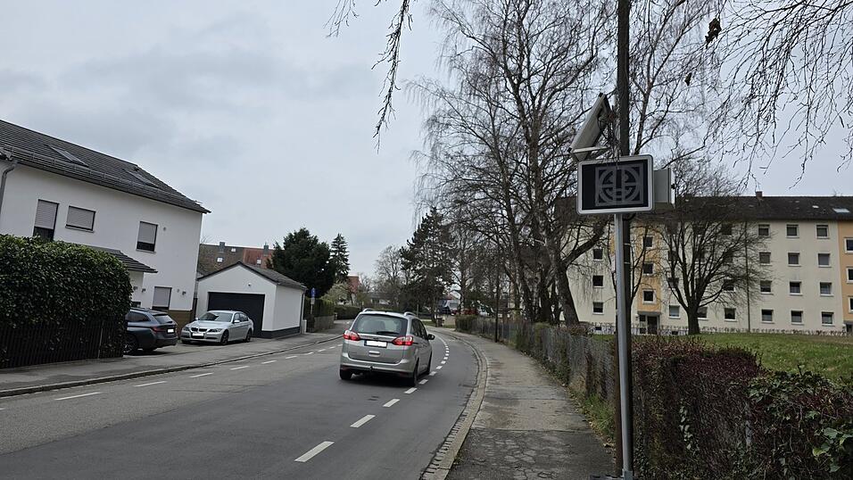 Der Fahrradschutzstreifen an der Klötzlmüllerstraße hatte immer wieder für Diskussionen gesorgt. Der Fahrradschutzstreifen an der Klötzlmüllerstraße hatte immer wieder für Diskussionen gesorgt.