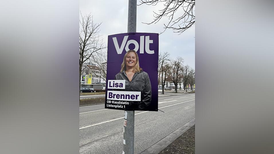 Lisa Brenner will mit Volt in den neuen Stadtrat einziehen. Aktuell muss sie sich aber mit schweren Vorw&uuml;rfen auseinandersetzen.
