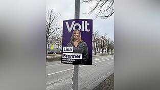 Lisa Brenner will mit Volt in den neuen Stadtrat einziehen. Aktuell muss sie sich aber mit schweren Vorw&uuml;rfen auseinandersetzen.