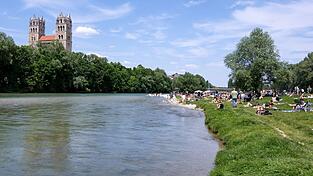 Die Isar in München. Der Montagvormittag könnte noch einmal Sonne bringen, doch am Nachmittag sollen Wolken aufziehen. (Symbolbild) Die Isar in München. Der Montagvormittag könnte noch einmal Sonne bringen, doch am Nachmittag sollen Wolken aufziehen. (Symbolbild)