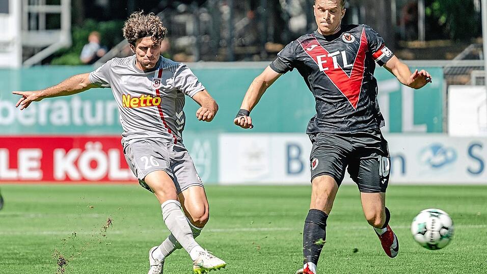 Sein Offensivpotenzial hat der SSV Jahn Regensburg beim 5:2-Sieg in Köln angedeutet. Hier dringt Außenverteidiger Benedikt Bauer (links) gegen die Viktoria-Defensive durch. Sein Offensivpotenzial hat der SSV Jahn Regensburg beim 5:2-Sieg in Köln angedeutet. Hier dringt Außenverteidiger Benedikt Bauer (links) gegen die Viktoria-Defensive durch.