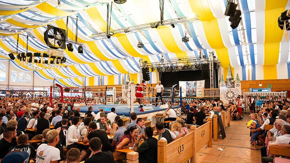 Die Partybilder vom Sonntag, 16. August, aus dem Festzelt Reisinger. Die Partybilder vom Sonntag, 16. August, aus dem Festzelt Reisinger.