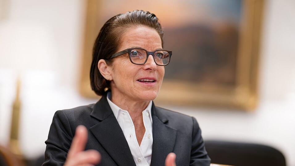 Caroline von Kretschmann, geschäftsführende Gesellschafterin des Hotels «Europäischer Hof Heidelberg», ist ein Tiktok-Star - ihre Videos werden zum Teil millionenfach geklickt. Caroline von Kretschmann, geschäftsführende Gesellschafterin des Hotels «Europäischer Hof Heidelberg», ist ein Tiktok-Star - ihre Videos werden zum Teil millionenfach geklickt.