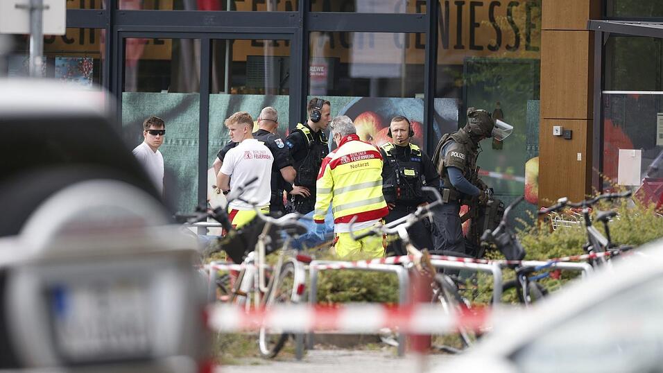 Gl&uuml;cklicherweise sei niemand gr&ouml;&szlig;er zu Schaden gekommen, erkl&auml;rte ein Polizeisprecher.