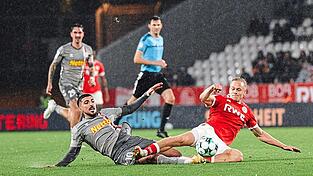 Nicht einmal Ausnahmekönner Nassim Boujellab findet eine Lücke in Essens Defensive. Nicht einmal Ausnahmekönner Nassim Boujellab findet eine Lücke in Essens Defensive.