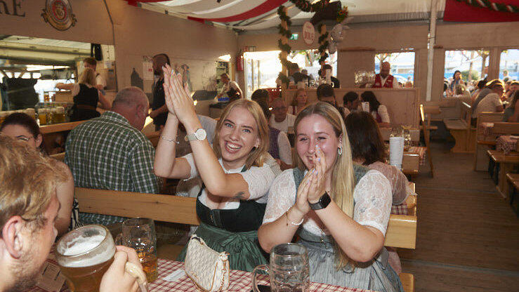 Die Partybilder vom Freitag, 16. August, aus dem Festzelt Lechner. Die Partybilder vom Freitag, 16. August, aus dem Festzelt Lechner.