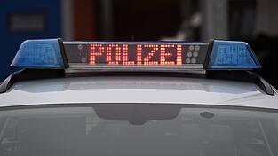 Aufdringliche Werbung an der Haustür wurde am Wochenende in Neutraubling zu einem Fall für die Polizei. (Symbolbild)