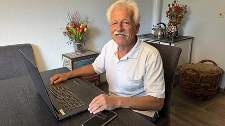 Kurt Kronawitter ist ehrenamtlicher Berater der Deutschen Rentenversicherung. F&uuml;r sein 25-j&auml;hriges Engagement ist er besonders geehrt und als &bdquo;Helfer in der Nachbarschaft&ldquo; gew&uuml;rdigt worden.