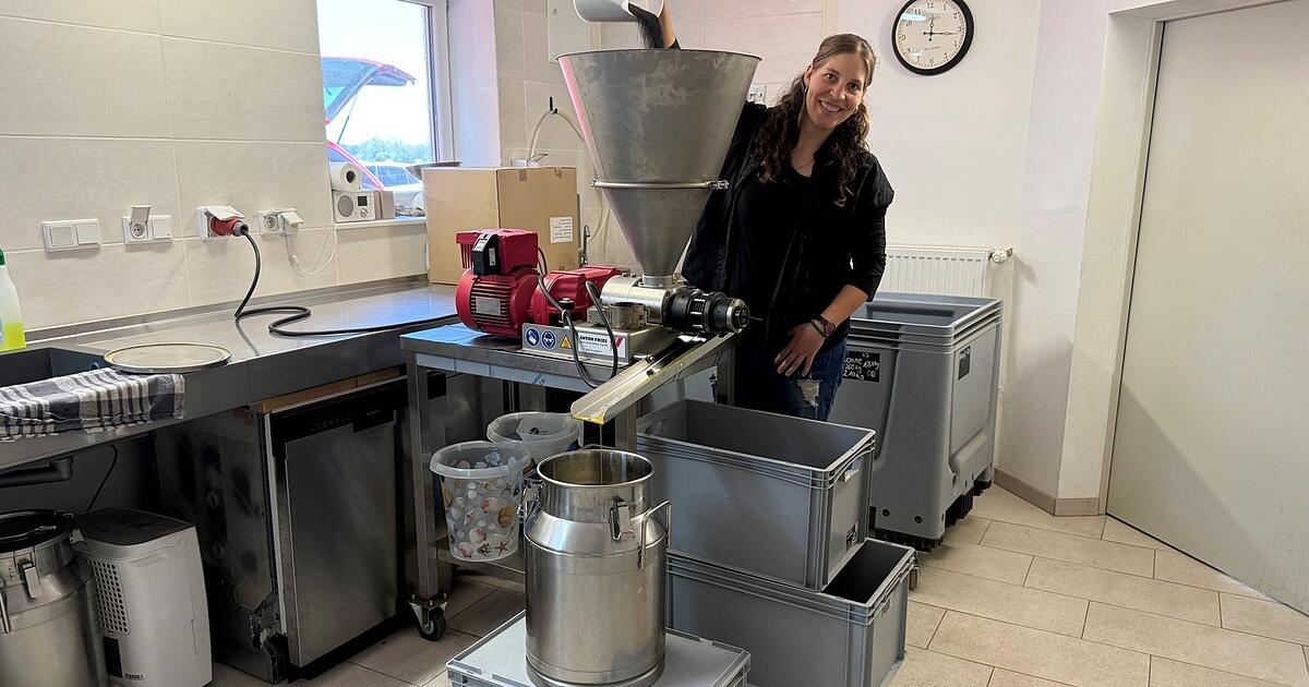 Alexandra Ammer from Perkam presses oil from poppy, flaxseed and hemp