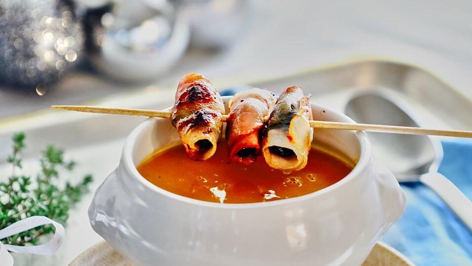 Die Kürbissuppe mit Speck-Pflaumen.